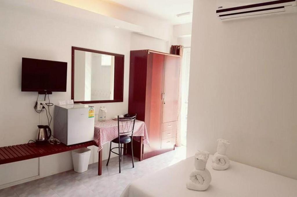 Hotel De Ratt Phuket Patong Exterior foto